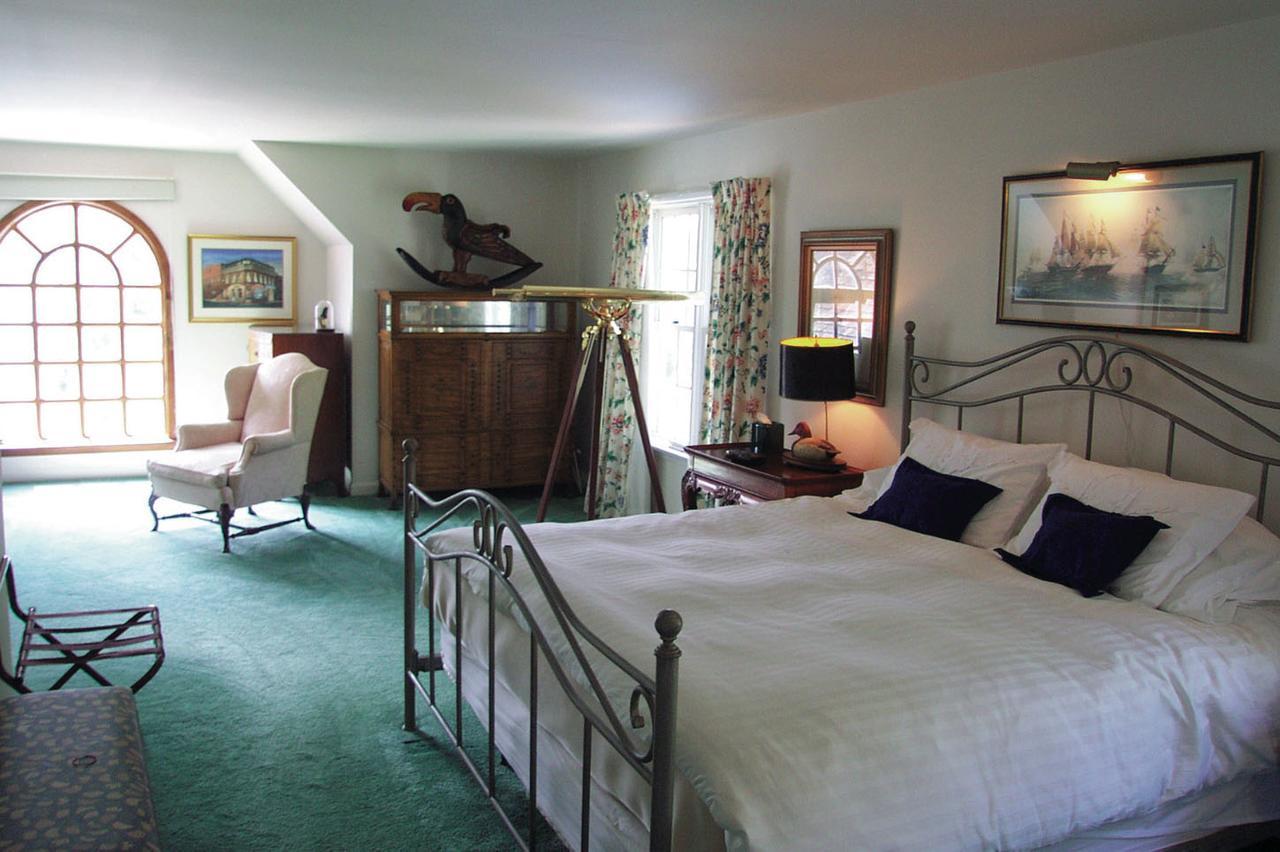 Miles River Guest House Истон Экстерьер фото