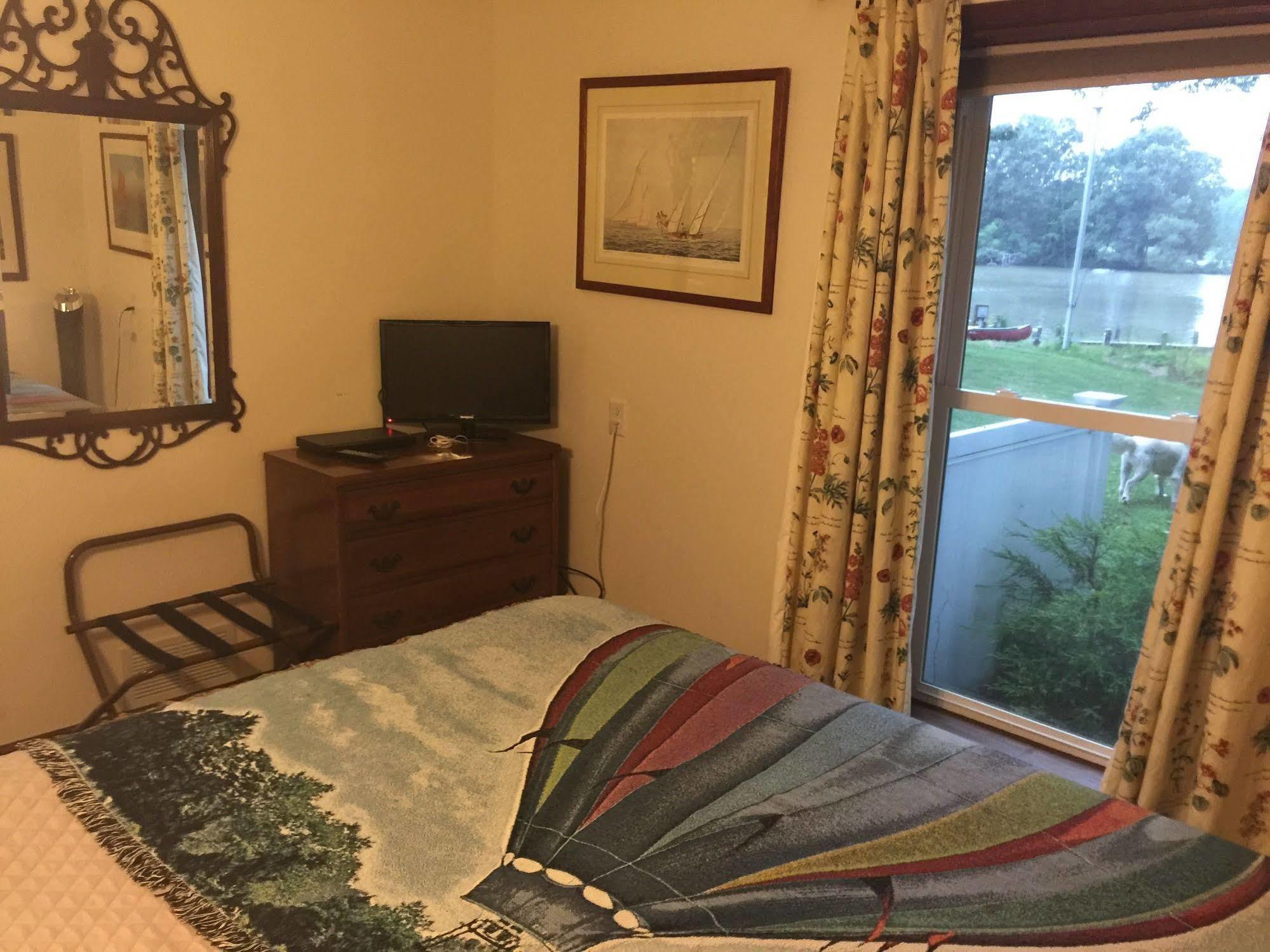 Miles River Guest House Истон Экстерьер фото
