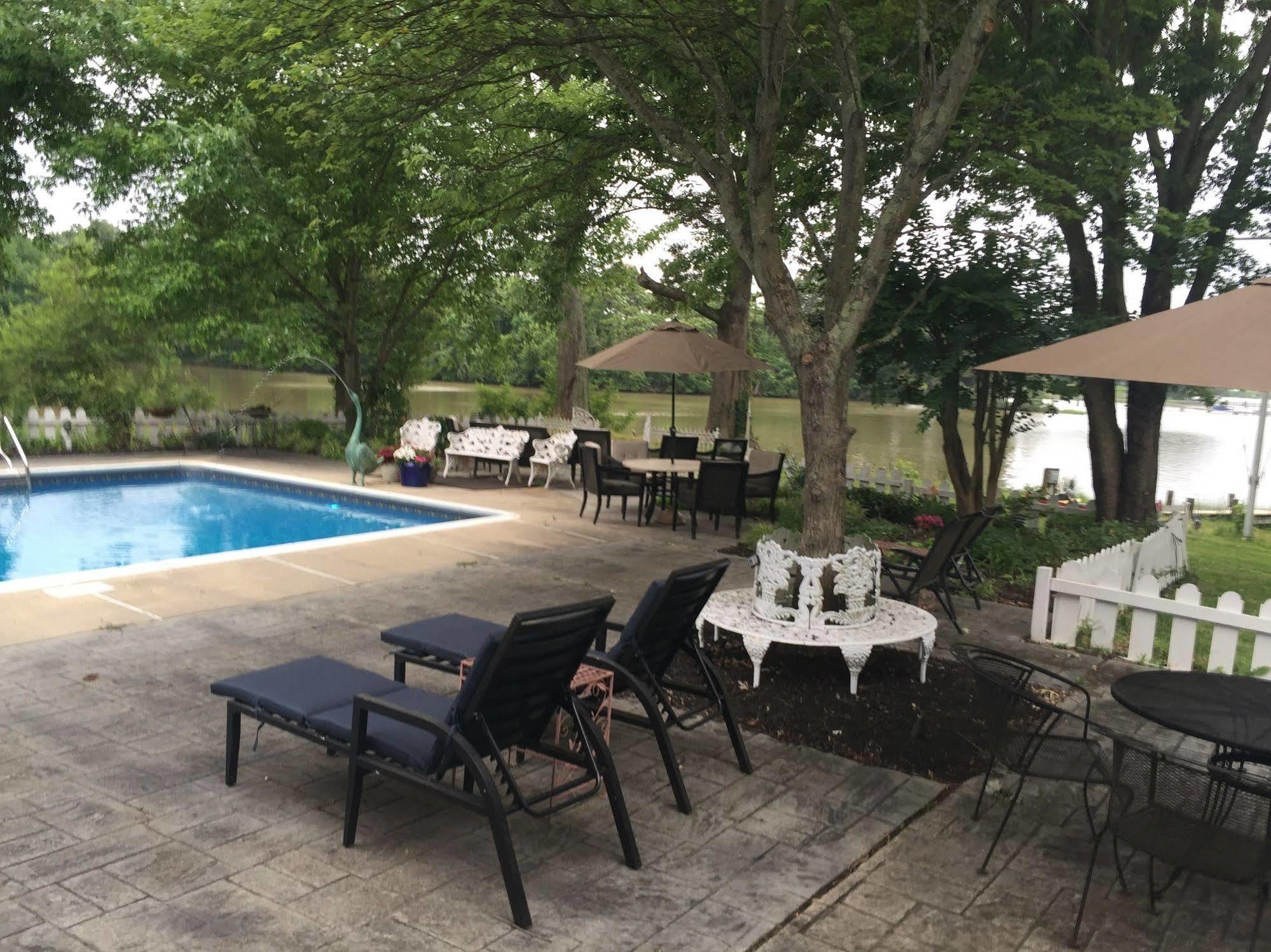 Miles River Guest House Истон Экстерьер фото