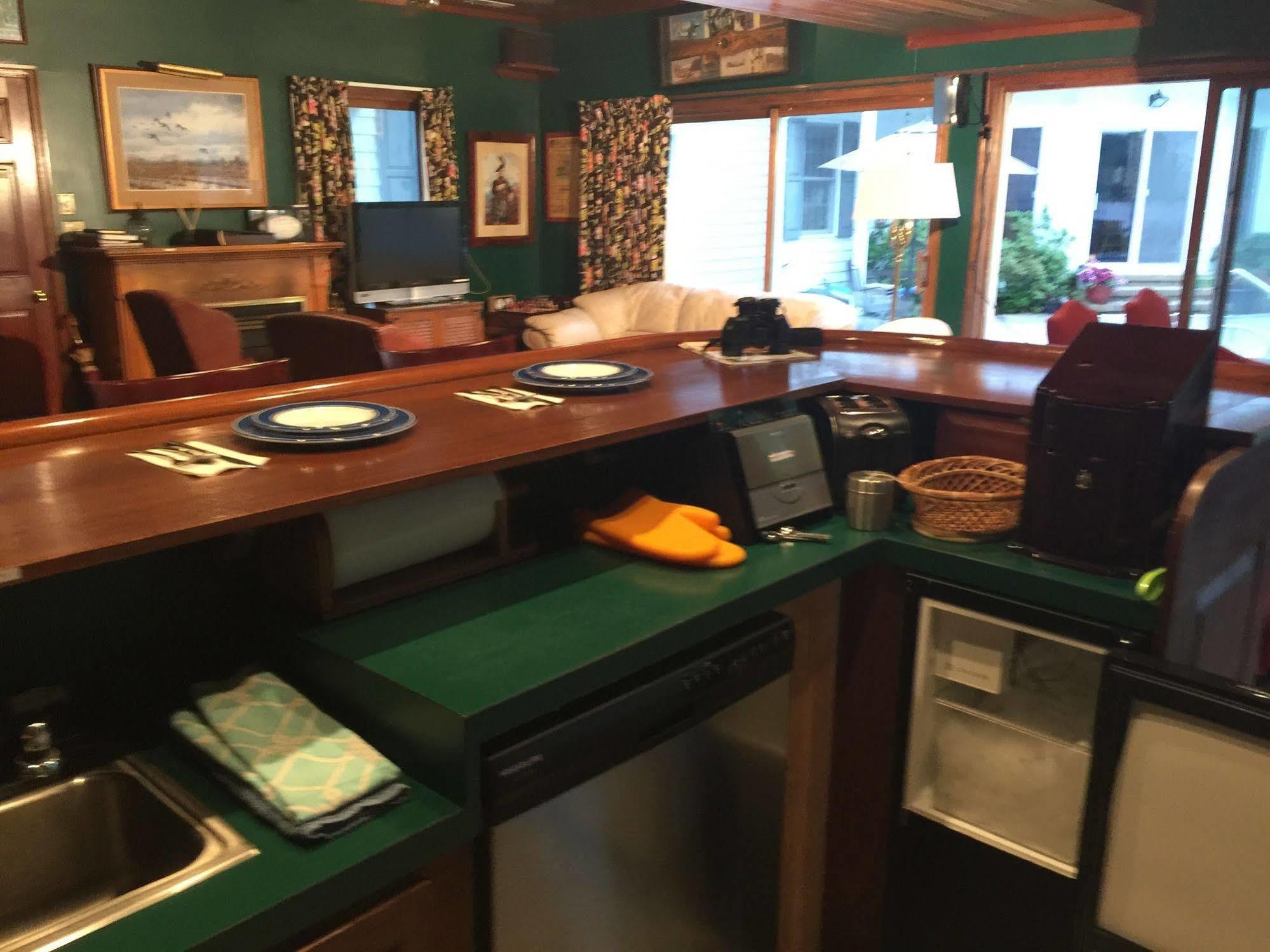 Miles River Guest House Истон Экстерьер фото