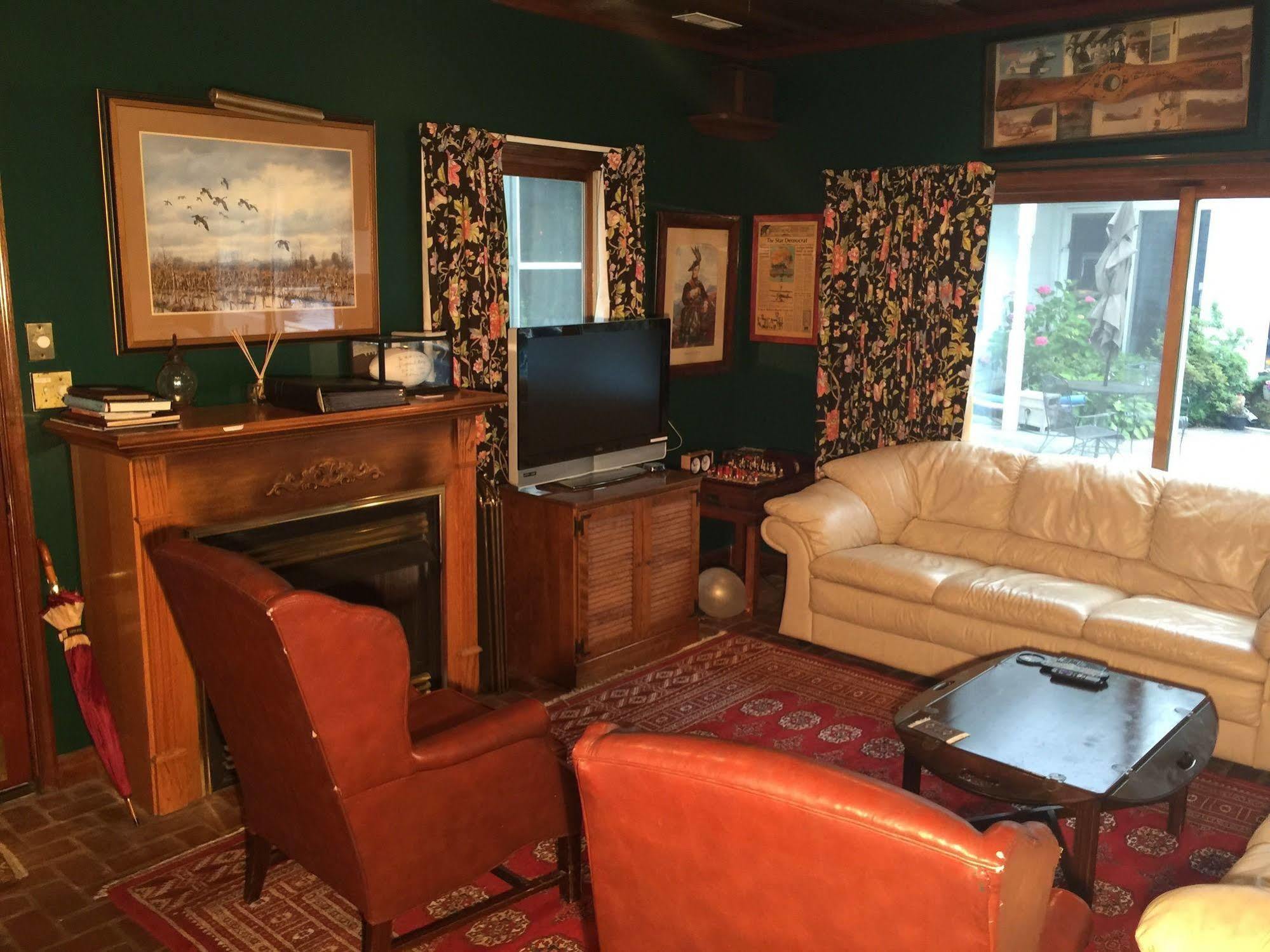 Miles River Guest House Истон Экстерьер фото